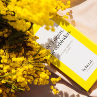 beherzt Kartenset 90 Fragen zwischen gelben Blumen auf heller Tischdecke